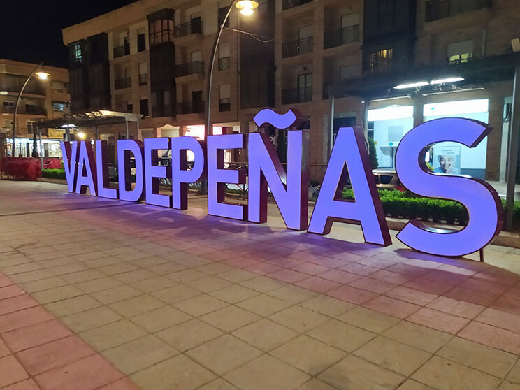 Valdepeñas se iluminará de morado este jueves, 12 de mayo, con motivo del Día Mundial de la Fibromialgia y del Síndrome de Fatiga Crónica