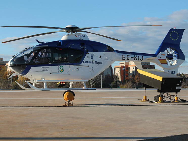 Foto de archivo del helicóptero sanitario de transporte urgente  del SESCAM.