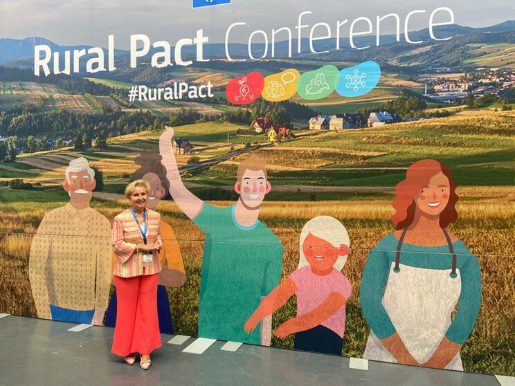 Carmen Quintanilla presidenta nacional de AFAMMER en el Pacto Rural Europeo