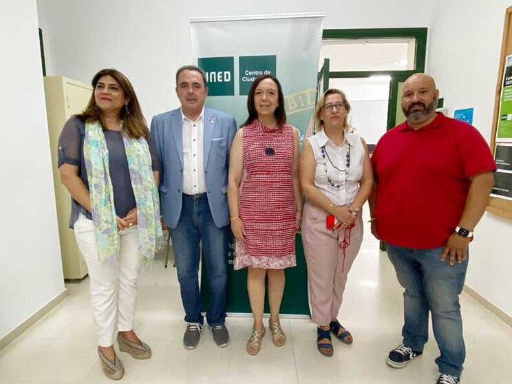 Así lo daba a conocer la alcaldesa alcazareña junto con el director de la UNED en Ciudad Real, Pedro Jesús Sánchez, durante la inauguración de los Cursos de Verano que han comenzado con el Curso Inteligencia Emocional.