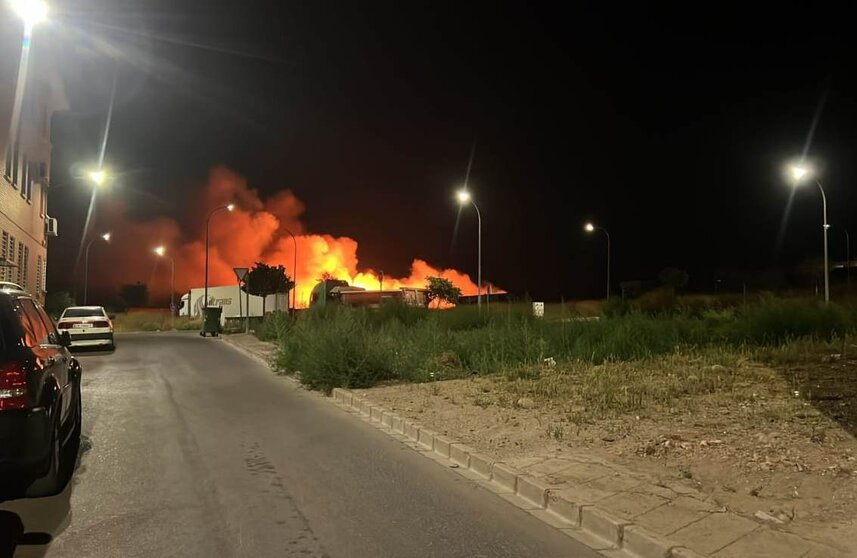 Esta vez el fuego se originó en las zonas cercanas a la Avenida de La Romería a la altura de la carretera de Herrera de la Mancha (CR-1513).