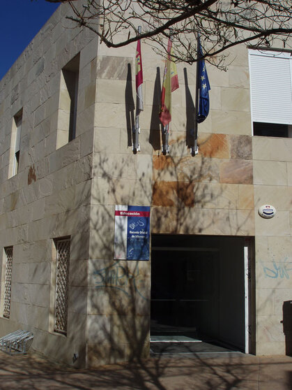 Fachada de la Escuela Oficial de Idiomas “La Equidad” de Alcázar de San Juan.