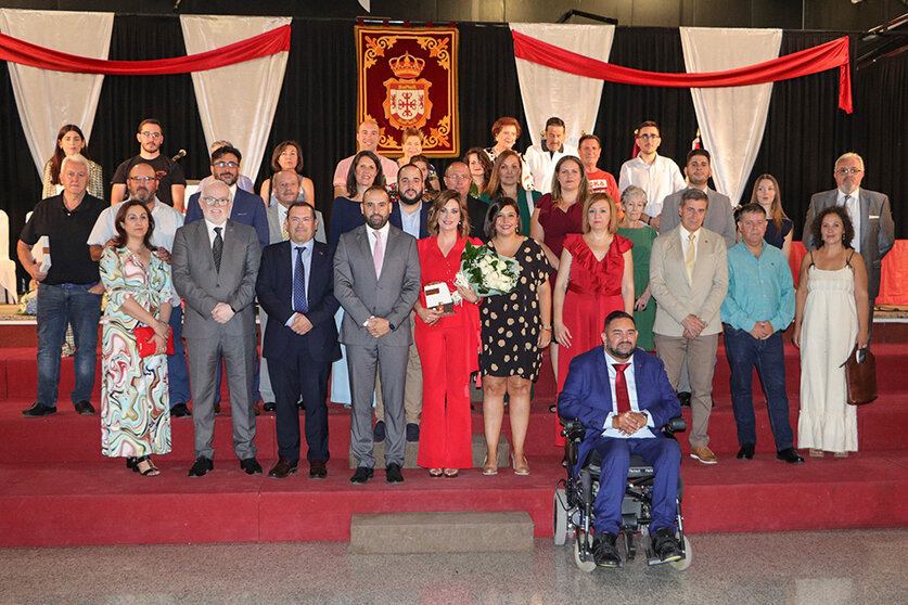 Foto de familia al término del acto