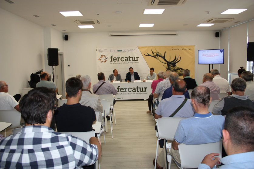 fercatur sábado, conferencia bienestar animal Federación Caza buena