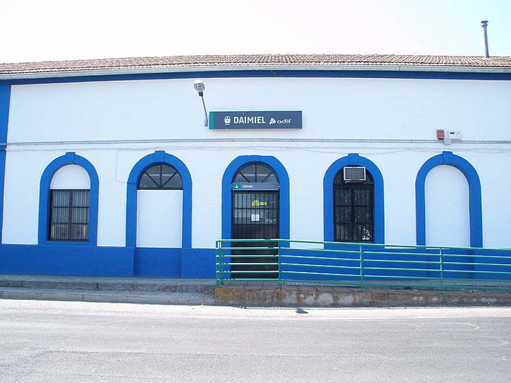 Aspecto del exterior de la estación de Daimiel en 2019. Fuente: Wikipedia