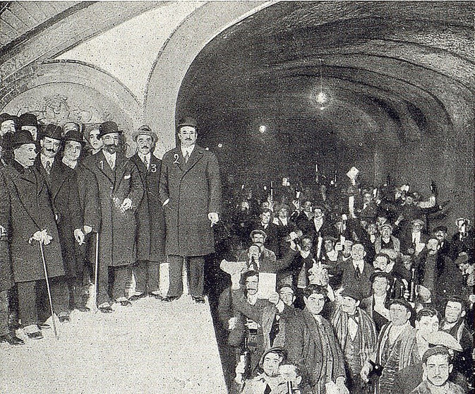 Autoridades en la inauguración del Metro de Madrid. Fuente: es.wikipedia.org