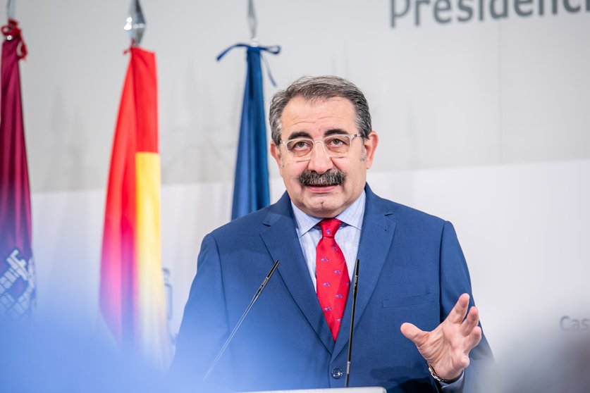 Toledo, 9 de mayo de 2022.- El consejero de Sanidad, Jesús Fernández Sanz, ha informado en rueda de prensa en el Palacio de Fuensalida, de asuntos del Consejo de Gobierno relacionados con su departamento. (Fotos: D. Esteban González // JCCM)