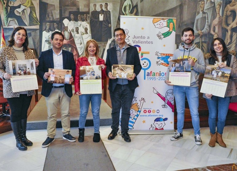 EuropaPress_4854111_asociacion_familias_ninos_cancer_castilla_la_mancha_presenta_calendario