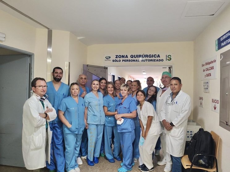 EuropaPress_4860087_profesionales_traumatologia_hospital_santa_barbara_puertollano_realizan