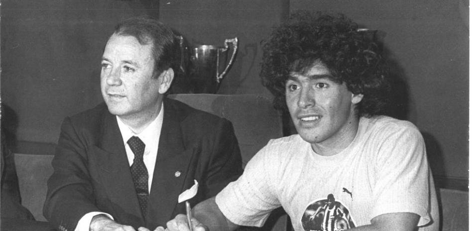 Fichaje de Diego Armando Maradona por el Fútbol Club Barcelona. Fuente: www.mundodeportivo.com