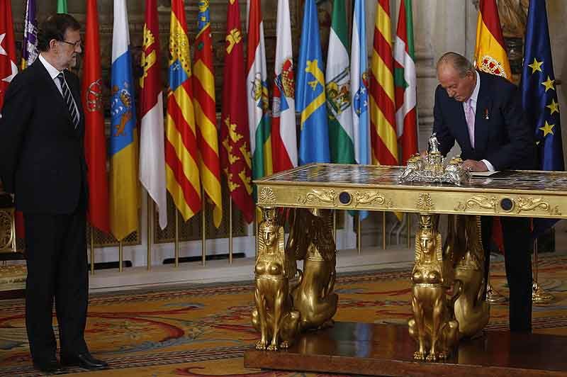 El rey Juan Carlos I y Mariano Rajoy. Fuente: es.wikipedia.org