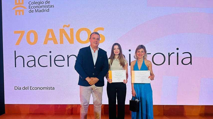 Aroa_Munoz_Premio_Economistas-(002)