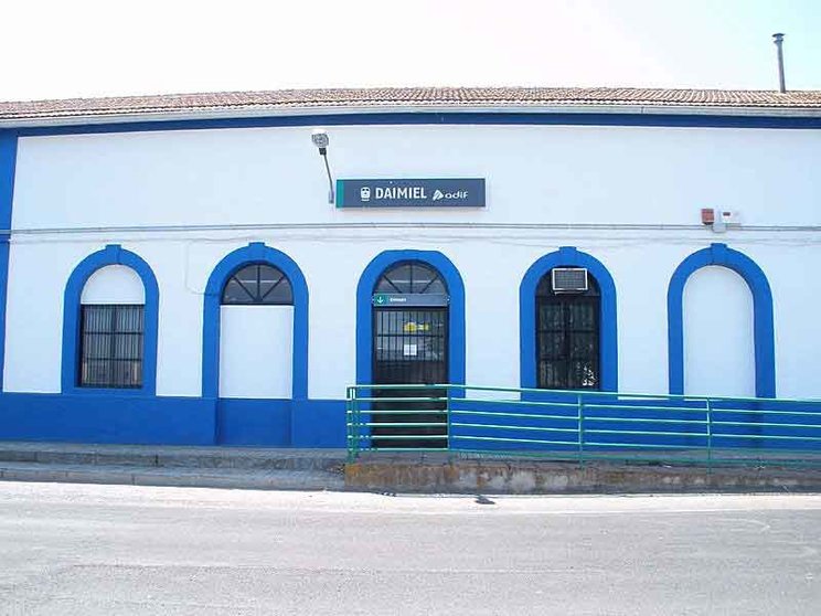 Aspecto del exterior de la estación de Daimiel en 2019. Fuente: es.wikipedia.org