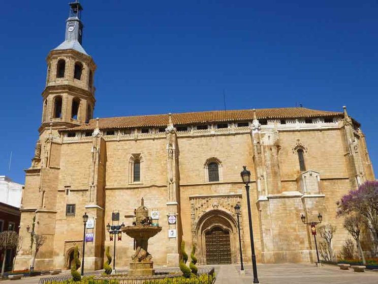 Iglesia de Nuestra Señora de la Asunción de Valdepeñas. Fuente: es.wikipedia.org