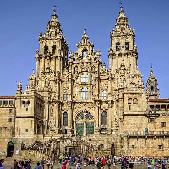 Fachada principal de la catedral de Santiago de Compostela. Fuente: es.wikipedia.org