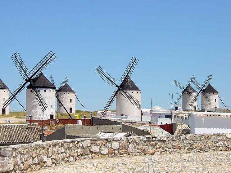 Los Molinos de Campo de Criptana. Fuente: es.wikipedia.org