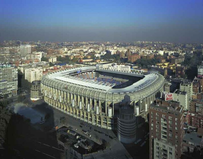 Antigua imagen del estadio Santiago Bernabéu. Fuente: es.wikipedia.org