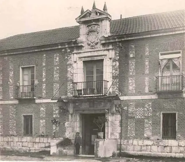 Colegio Mayor de Santa Cruz, antigua sede de las ingenierías en Valladolid. Fuente: eldiadevalladolid.com