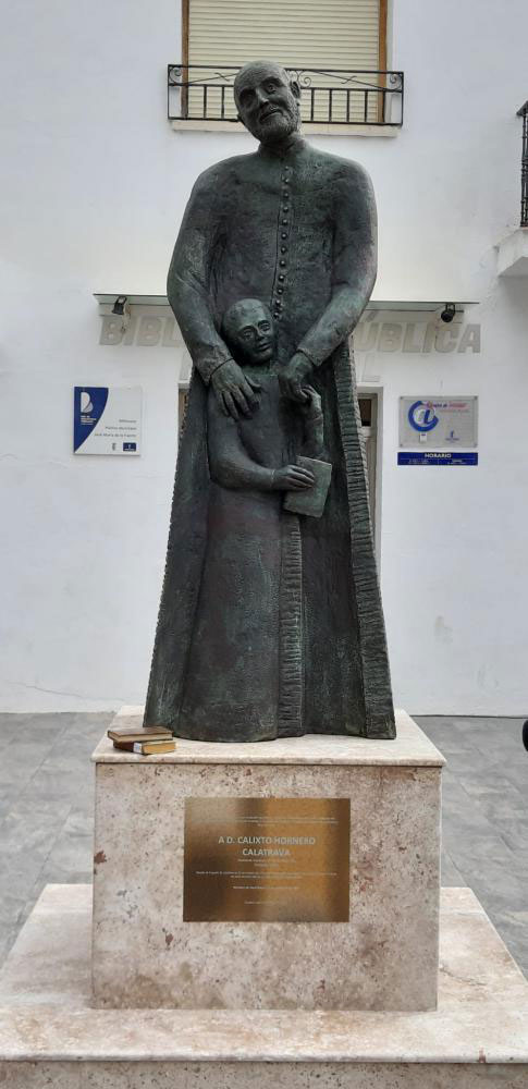 Escultura homenaje a Calixto Hornero en Pozuelo de Calatrava.

                                                                                                                   Fuente: escolapiosbetania.org